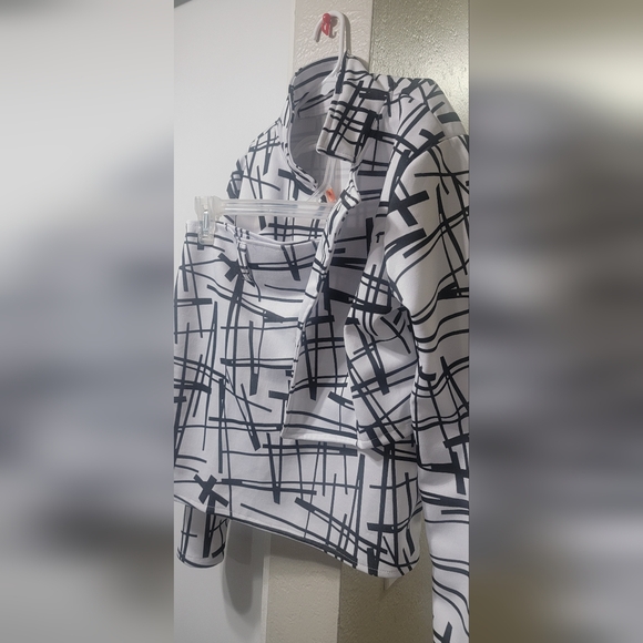 2 Piece Sets for Women Long Sleeve Solid Color White and Black Open Front. - Picture 7 of 8